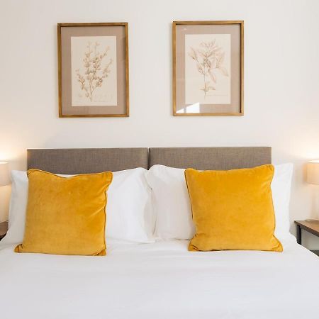 Pass The Keys Stunning 2 Bed Retreat In The Heart Of Bath Lägenhet Exteriör bild