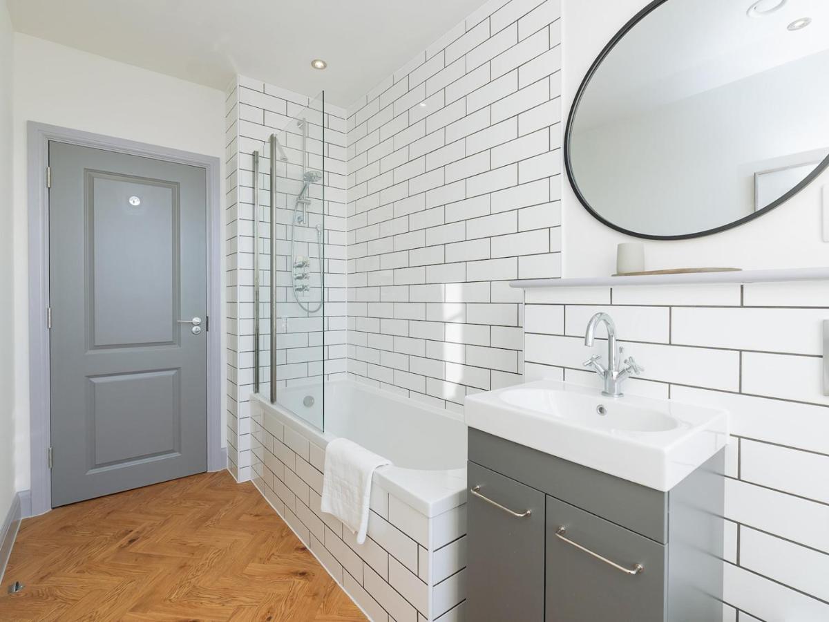 Pass The Keys Stunning 2 Bed Retreat In The Heart Of Bath Lägenhet Exteriör bild