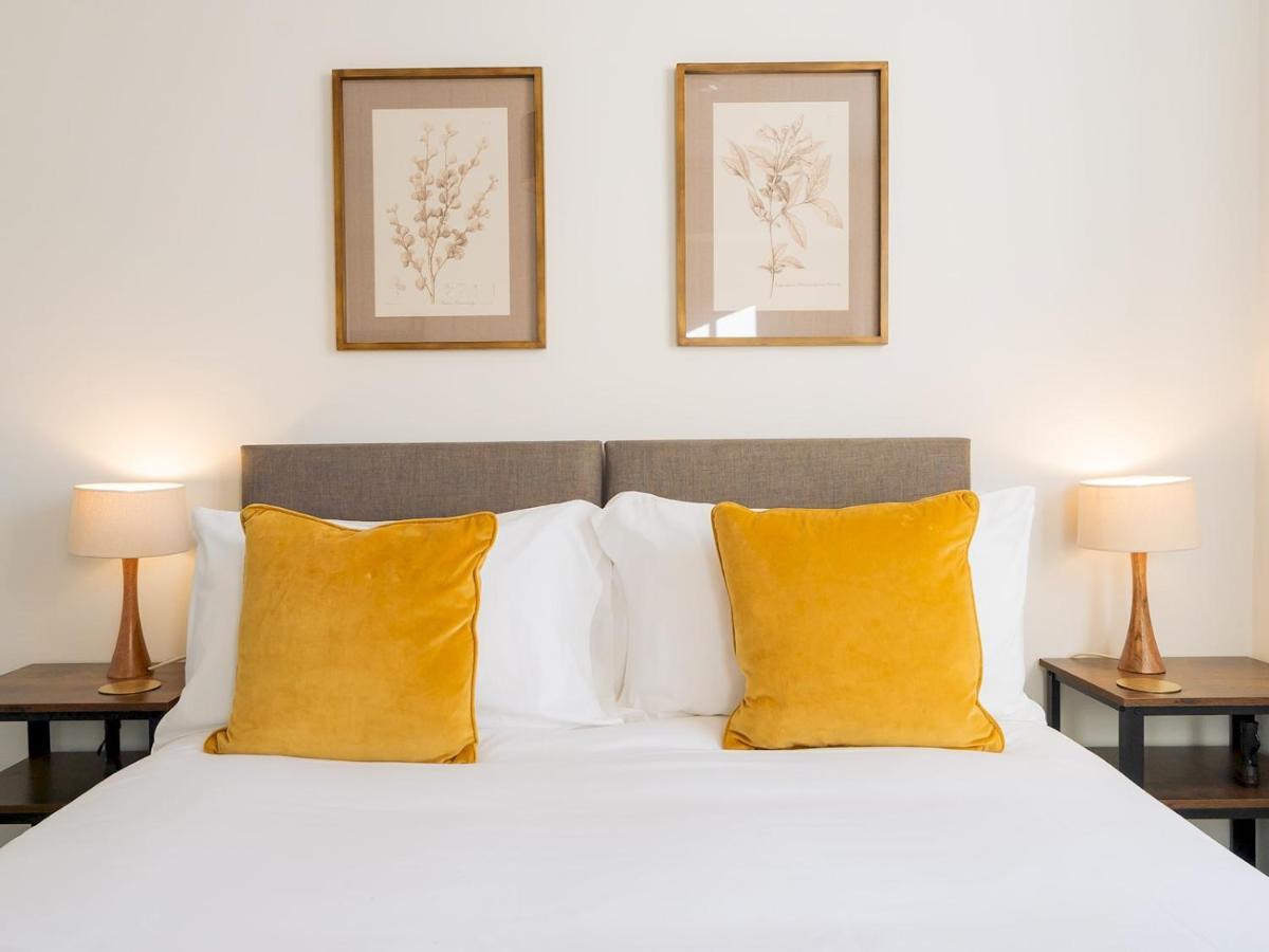 Pass The Keys Stunning 2 Bed Retreat In The Heart Of Bath Lägenhet Exteriör bild