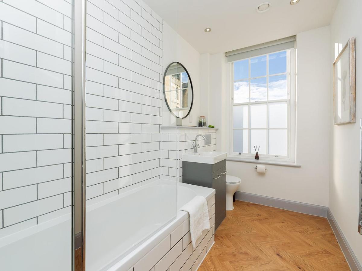 Pass The Keys Stunning 2 Bed Retreat In The Heart Of Bath Lägenhet Exteriör bild
